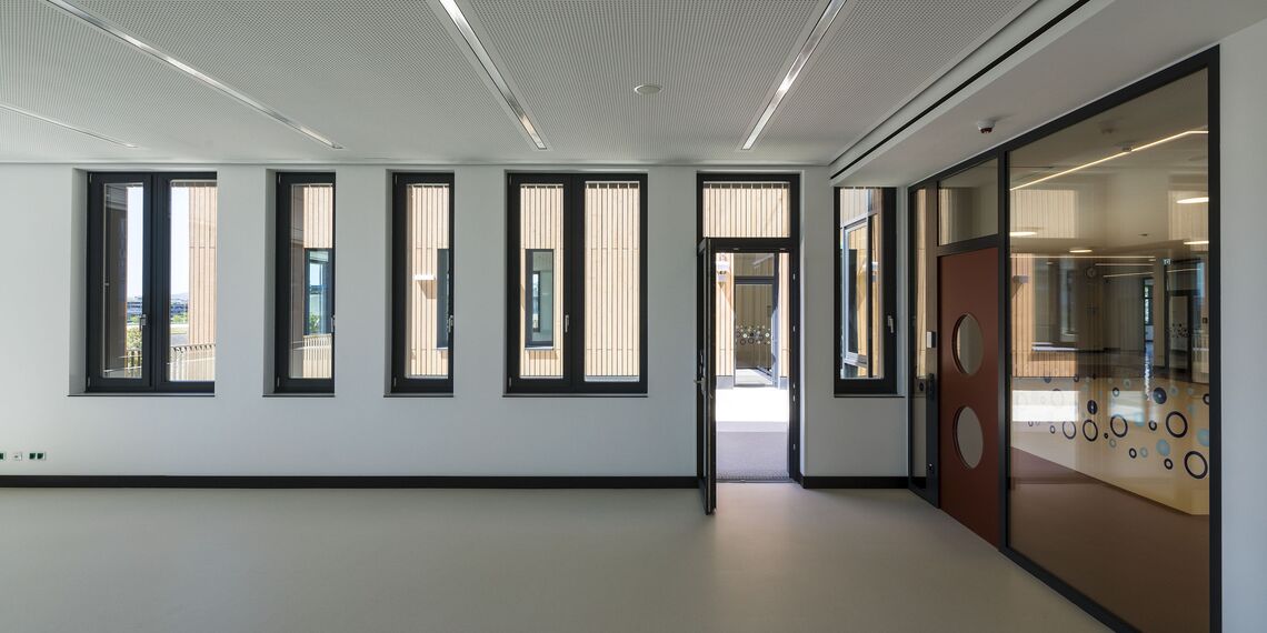 thermfix vario Murs-rideaux, fuego light Fenêtres, presto 50 Portes and unico Portes - Olly-Schwarz-Schule à Vienne located in Wien, Autriche