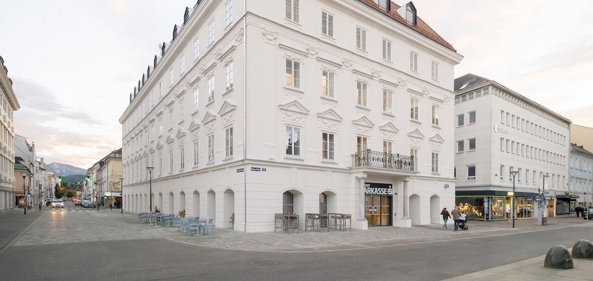 unico Türen, fuego light Türen, unico Standard Türen, fuego light Brandschutz 30 Türen, fuego light Brandschutz 90 Türen and fuego light Brandschutz 60 Türen - Sanierung der Kärntner Sparkasse in Klagenfurt located inÖsterreich