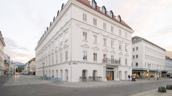 unico Türen, fuego light Türen, unico Standard Türen, fuego light Brandschutz 30 Türen, fuego light Brandschutz 90 Türen and fuego light Brandschutz 60 Türen - Sanierung der Kärntner Sparkasse in Klagenfurt located inÖsterreich